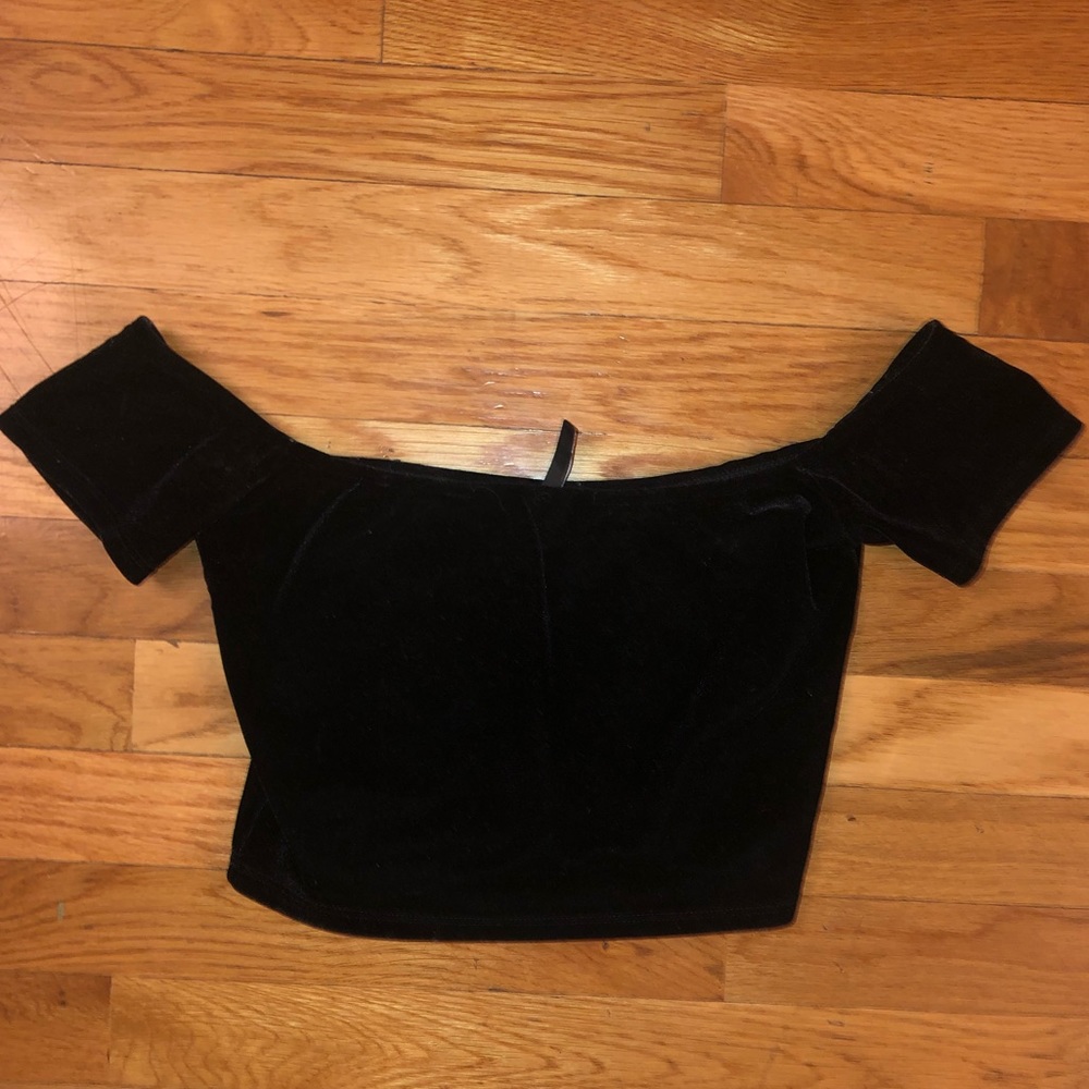 Stradivarius black velvet top side small